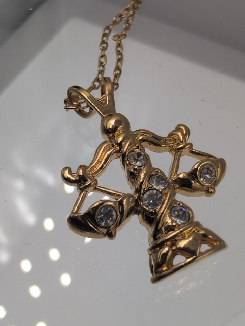 Vintage Avon Libra Zodiac Pendant Necklace - Gold Tone Scales of Justice - Picture 9 of 12